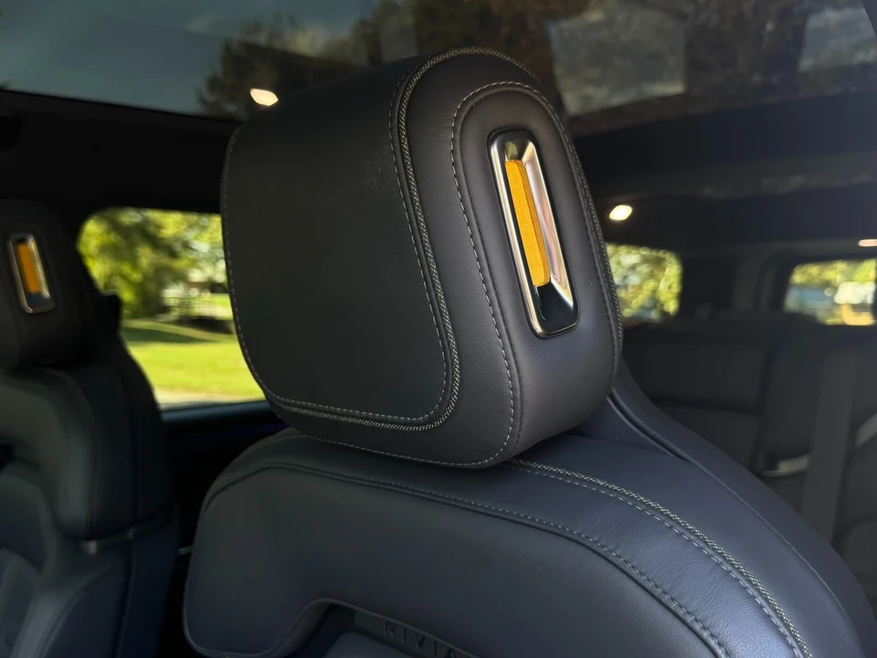 2022 Rivian R1S - Image 15 of 21