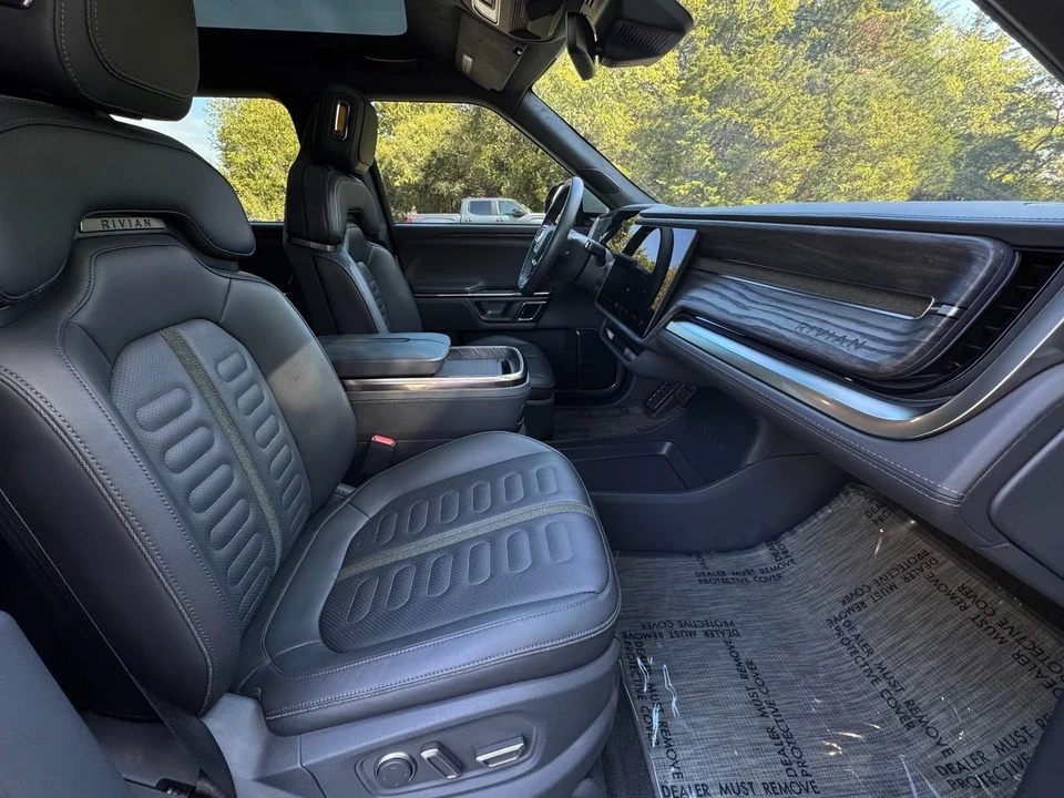 2022 Rivian R1S - Image 21 of 21
