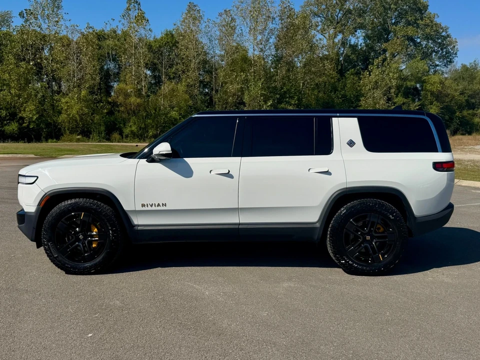 2022 Rivian R1S - Image 8 of 12