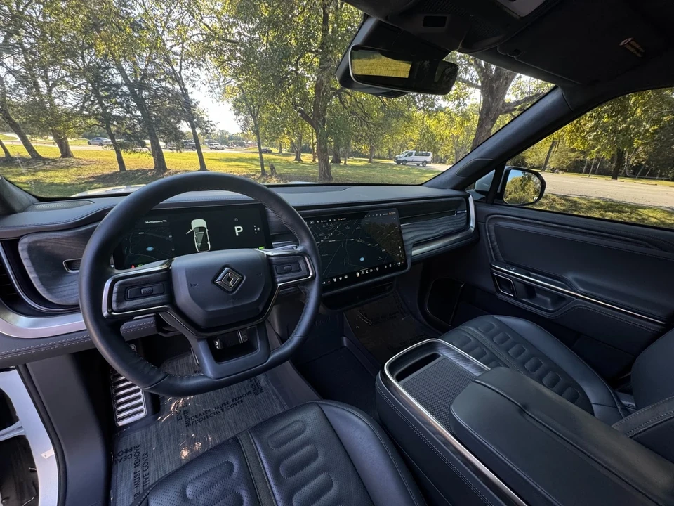 2022 Rivian R1S - Image 10 of 12