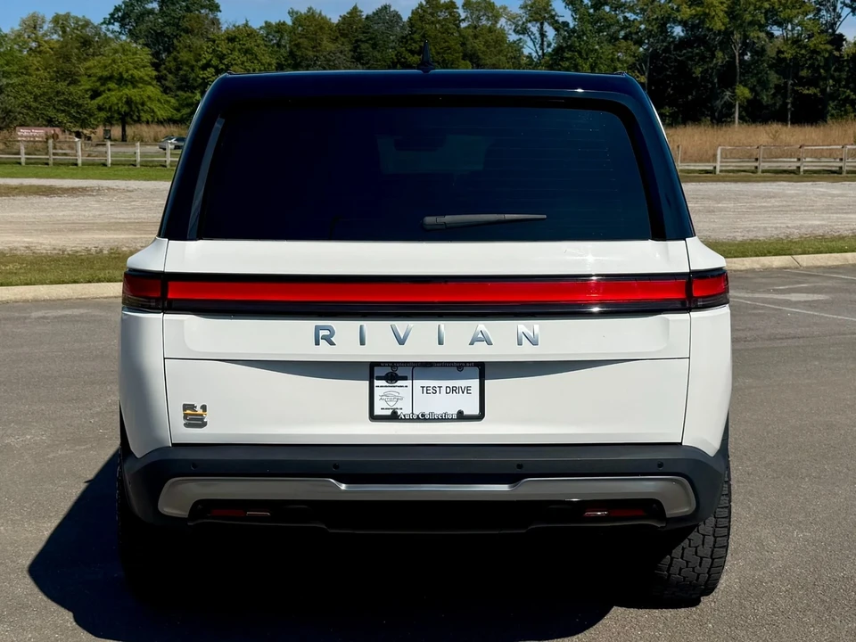 2022 Rivian R1S - Image 6 of 12