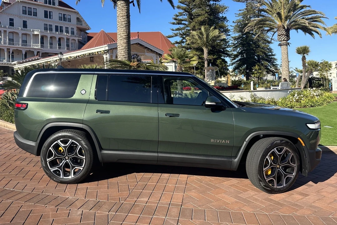 2022 Rivian R1S - Image 14 of 31