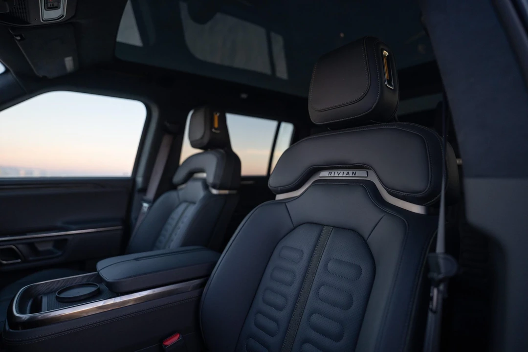 2022 Rivian R1S - Image 27 of 31