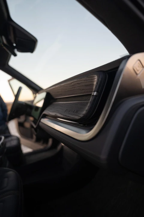 2022 Rivian R1S - Image 29 of 31