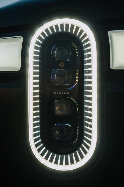2022 Rivian R1S - Image 24 of 31