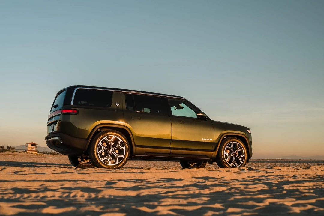 2022 Rivian R1S - Image 15 of 31