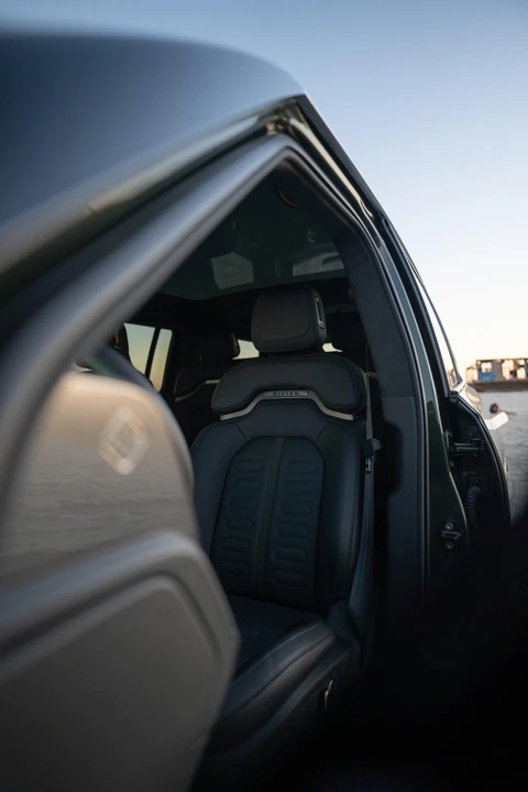 2022 Rivian R1S - Image 26 of 31