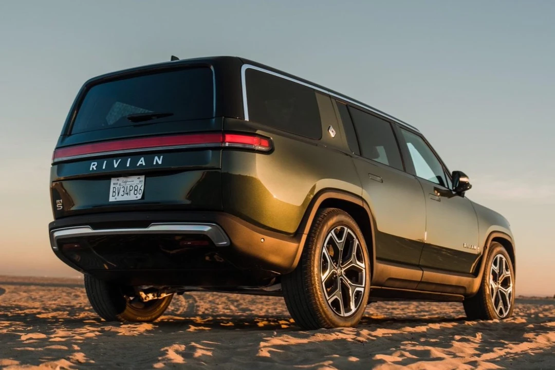 2022 Rivian R1S - Image 16 of 31
