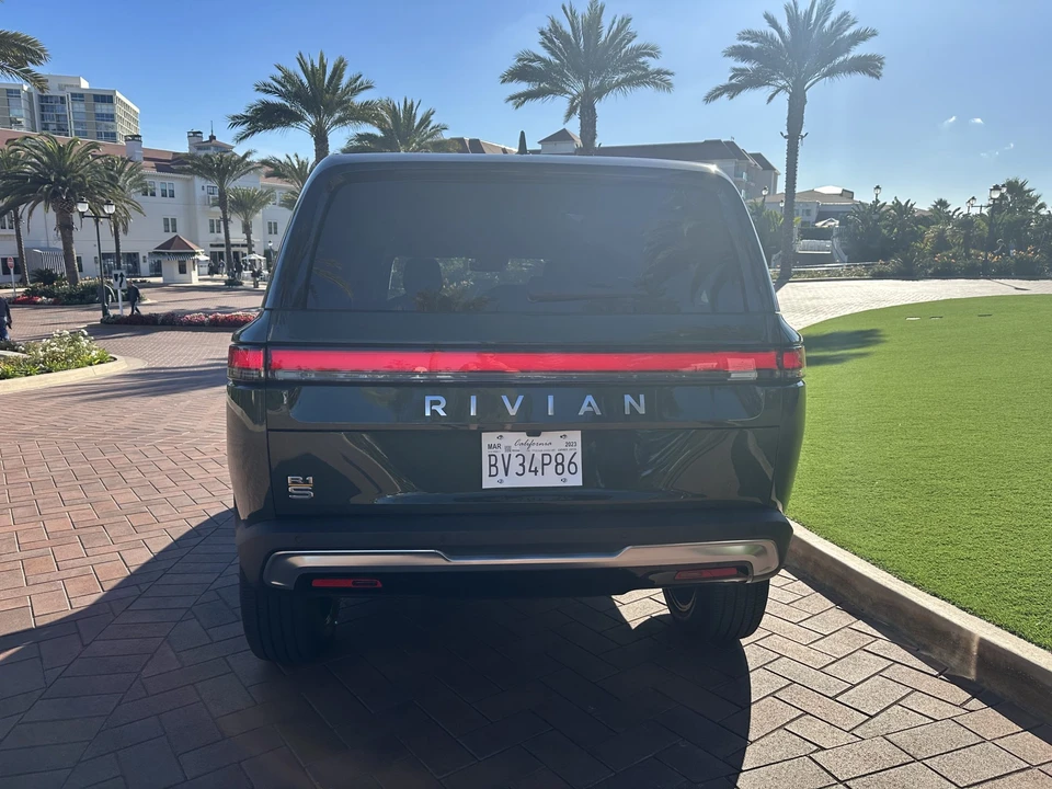 2022 Rivian R1S - Image 18 of 31