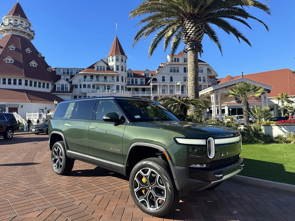 2022 Rivian R1S - Image 11 of 31