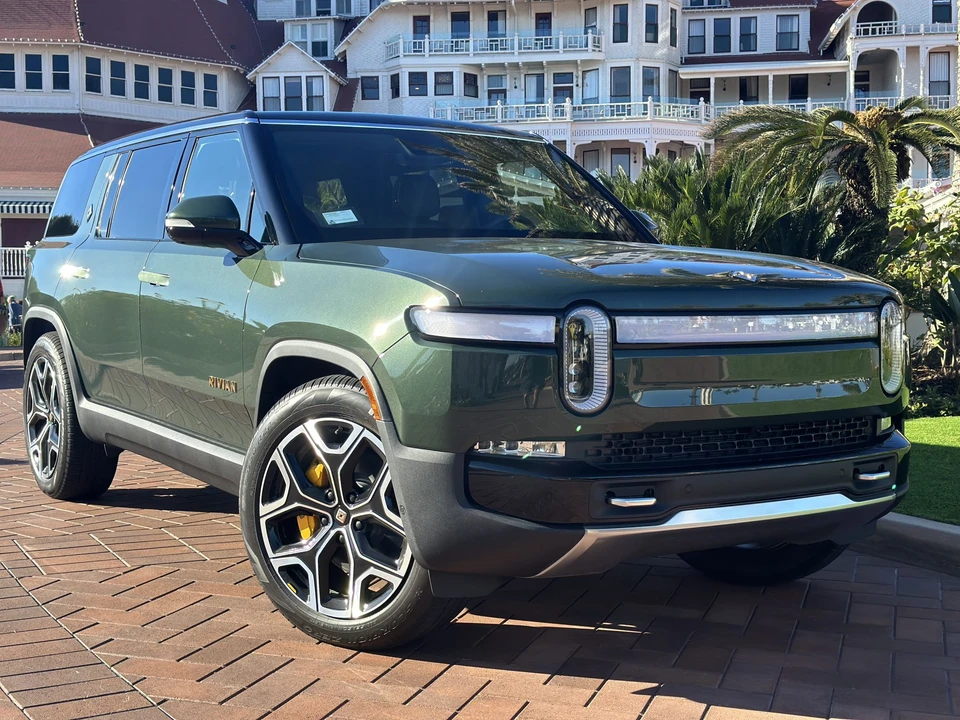2022 Rivian R1S - Image 6 of 31