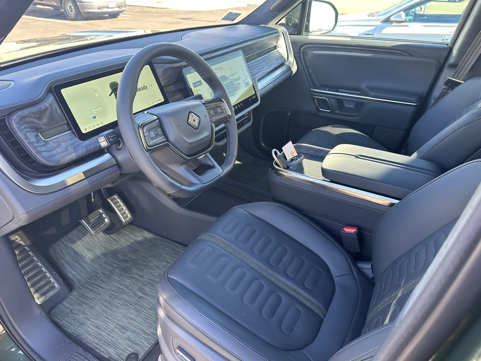 2022 Rivian R1S - Image 25 of 31