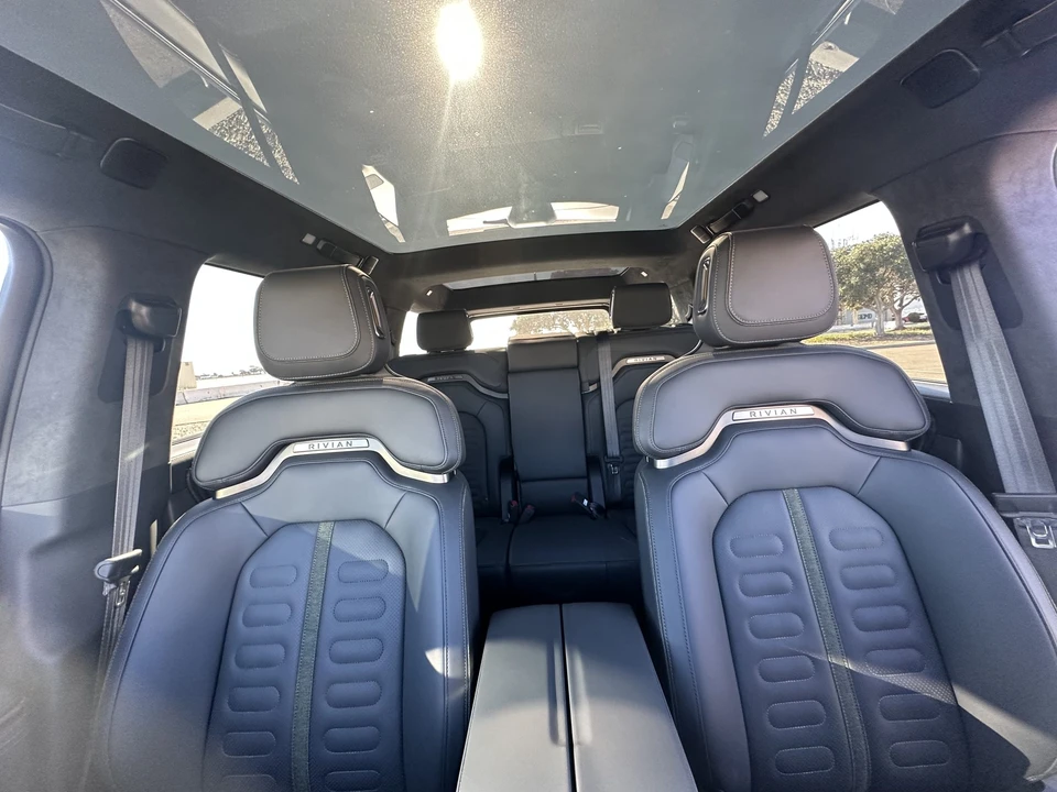 2022 Rivian R1S - Image 28 of 31