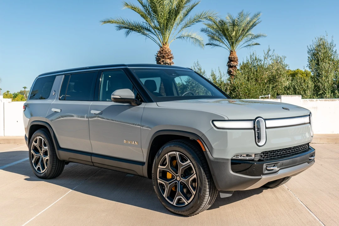 2022 Rivian R1S - Image 8 of 31
