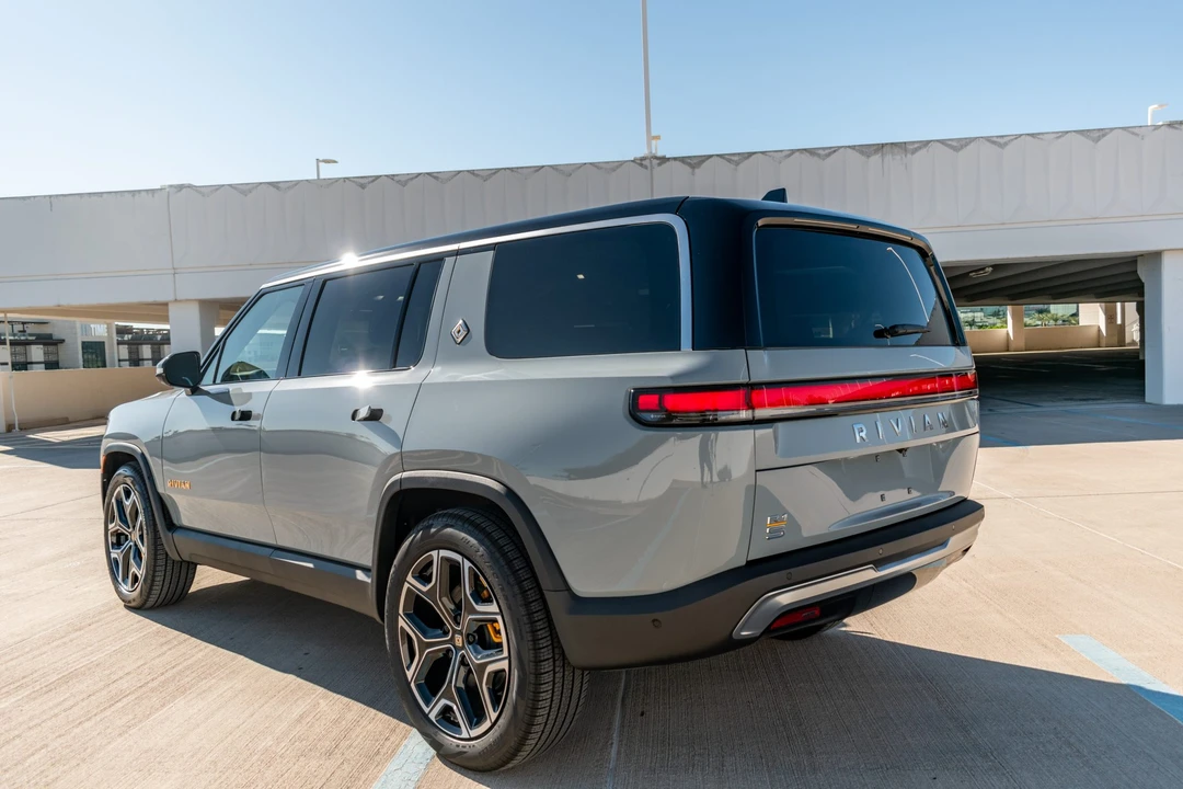 2022 Rivian R1S - Image 14 of 31