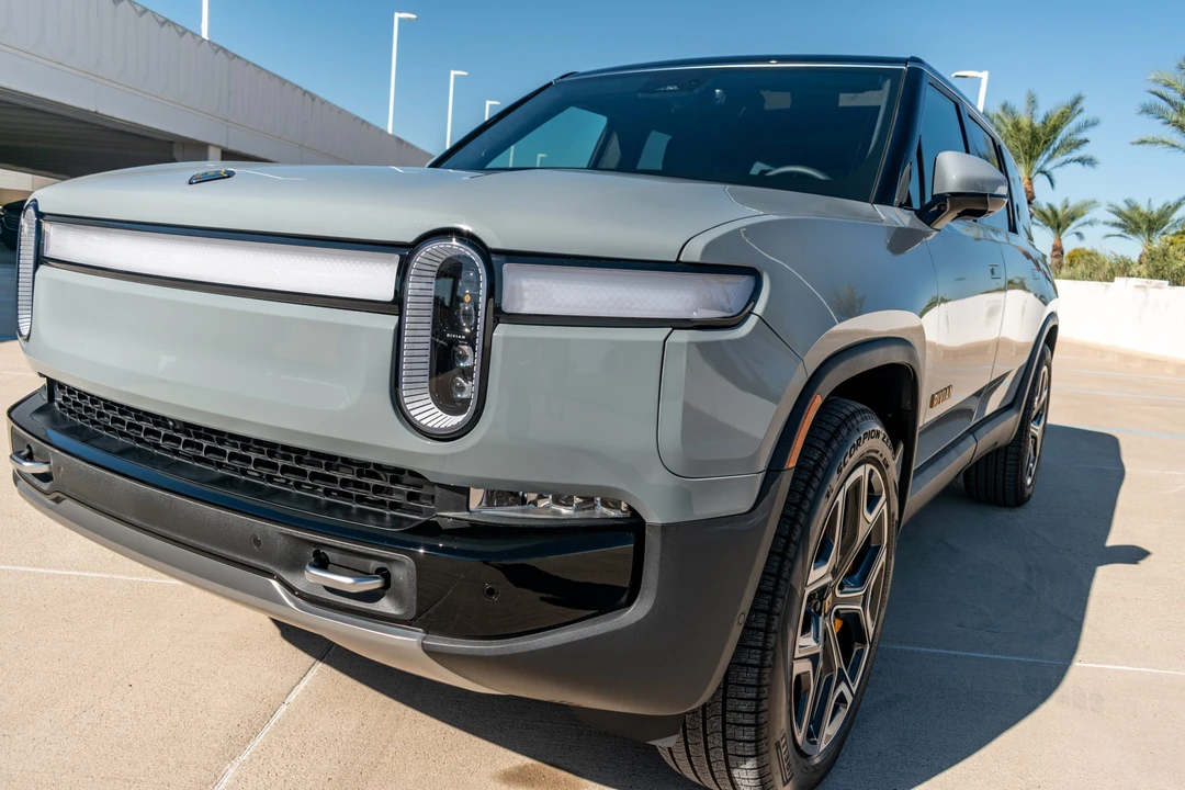 2022 Rivian R1S - Image 3 of 31