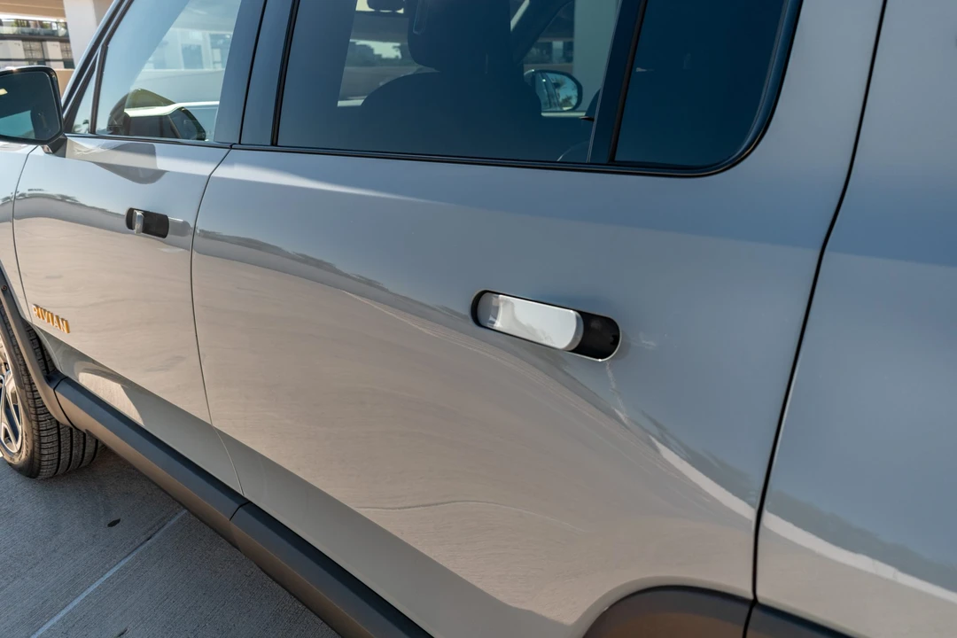 2022 Rivian R1S - Image 24 of 31