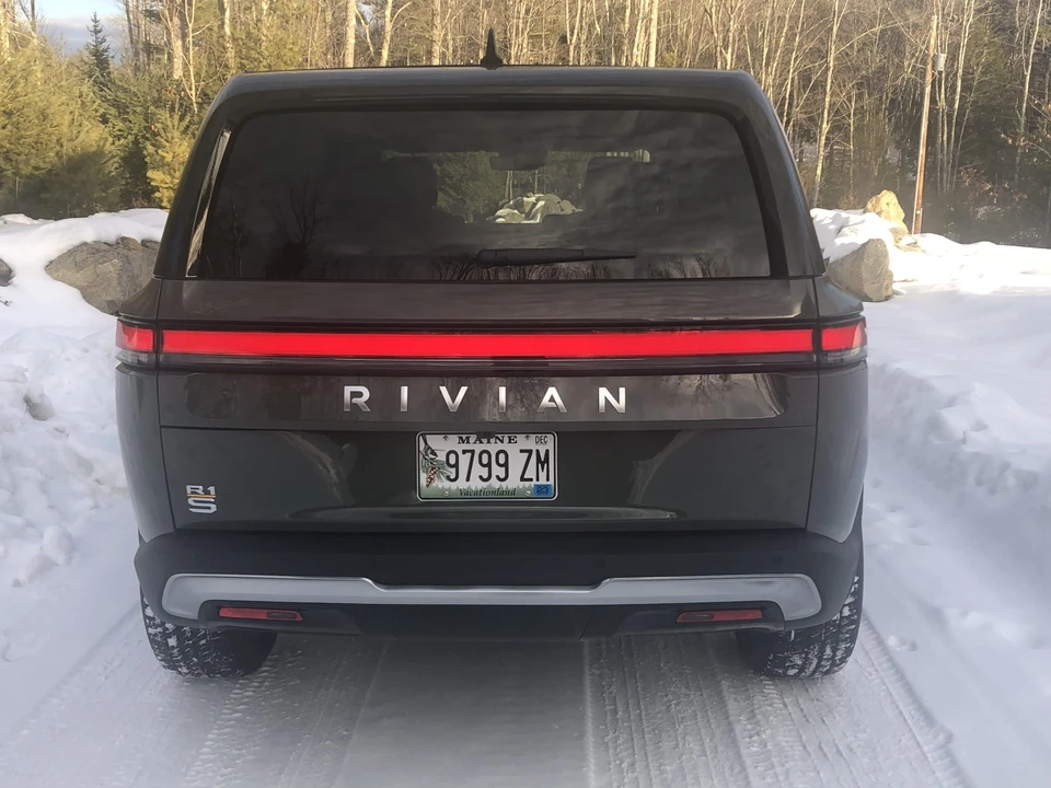 2022 Rivian R1S - Image 7 of 31