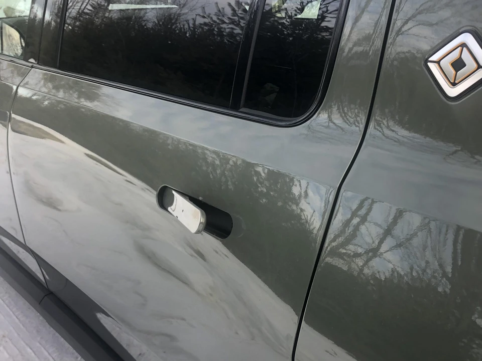 2022 Rivian R1S - Image 29 of 31