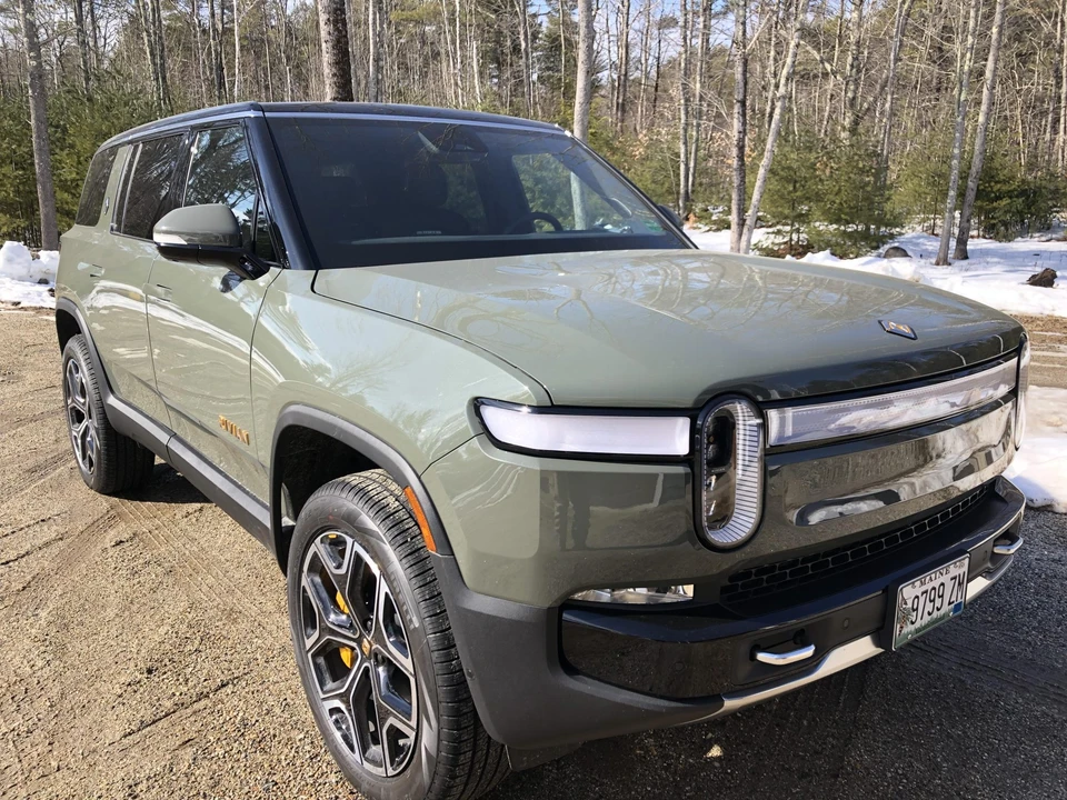 2022 Rivian R1S - Image 3 of 31
