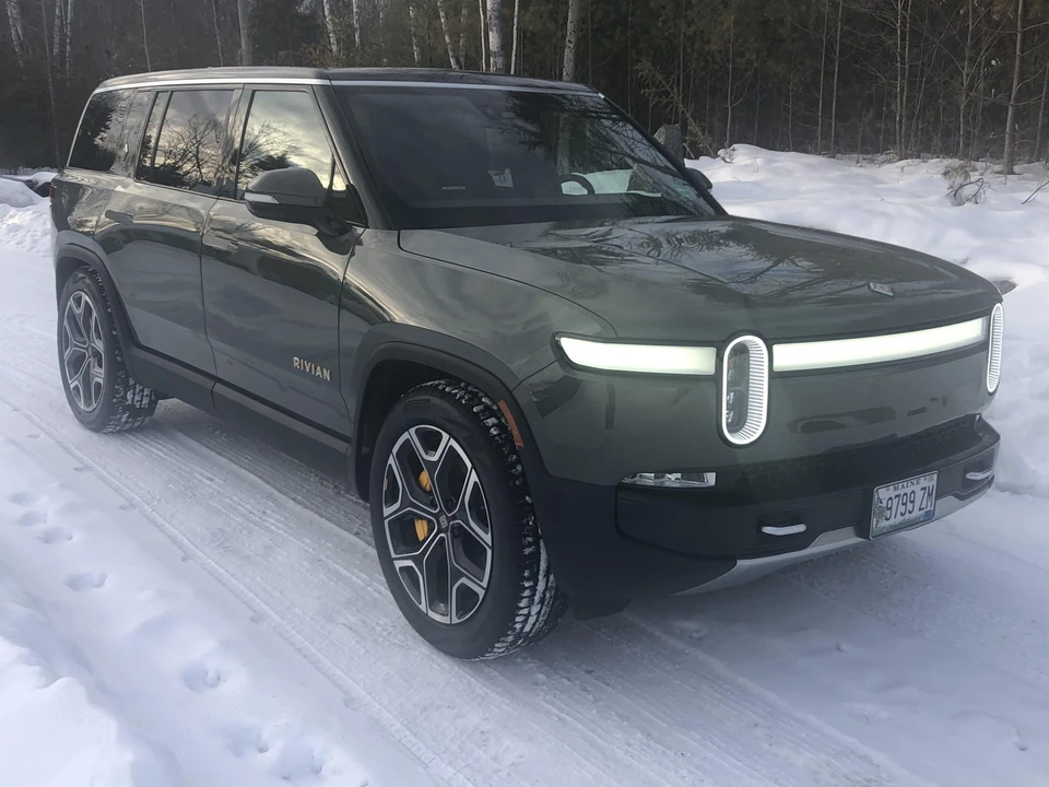 2022 Rivian R1S - Image 2 of 31