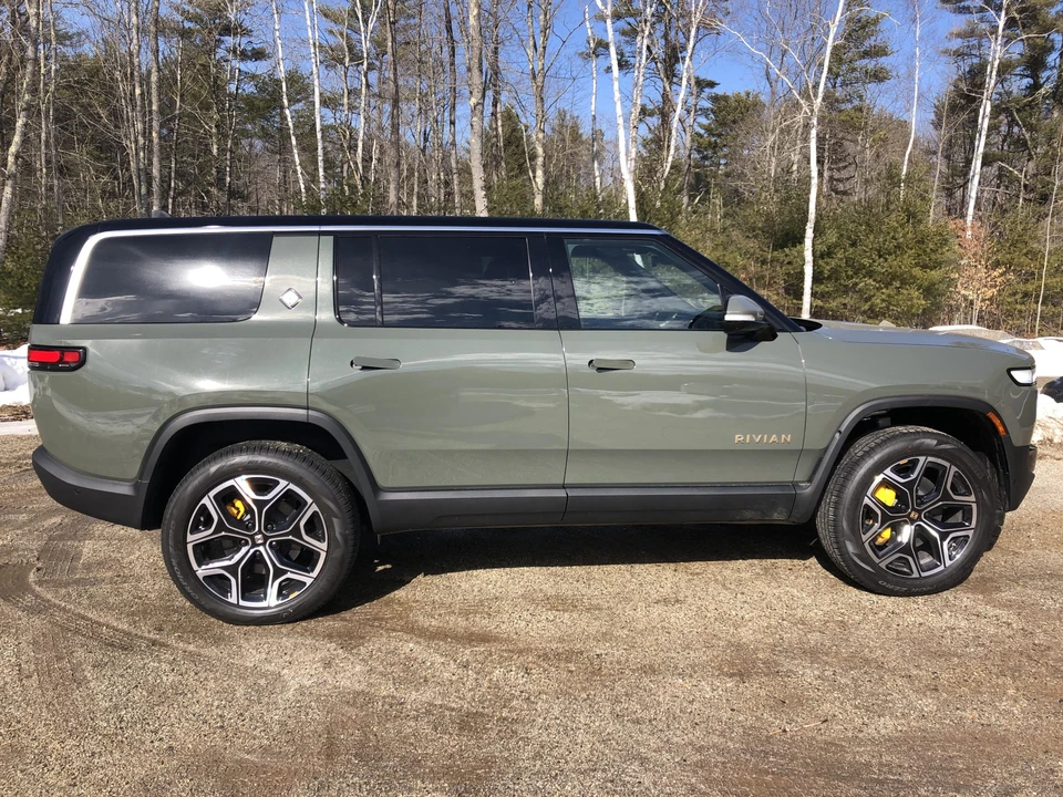 2022 Rivian R1S - Image 4 of 31