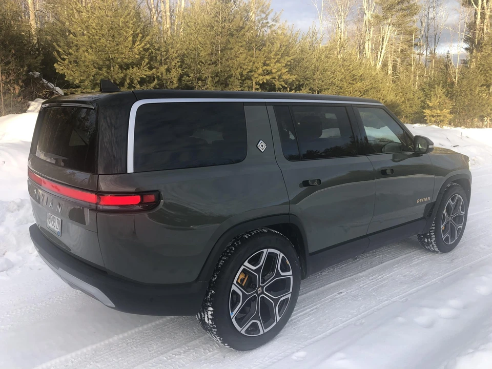 2022 Rivian R1S - Image 5 of 31