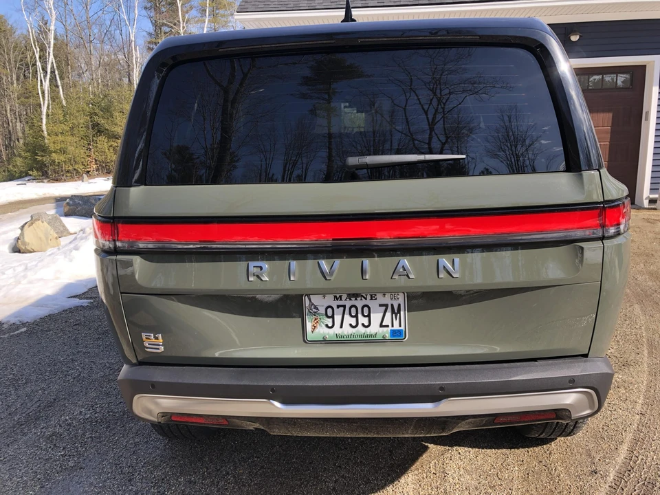 2022 Rivian R1S - Image 8 of 31