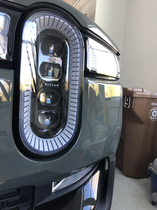 2022 Rivian R1S - Image 17 of 31