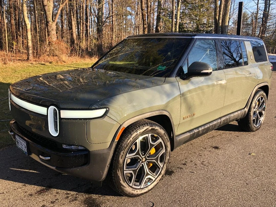 2022 Rivian R1S - Image 13 of 31
