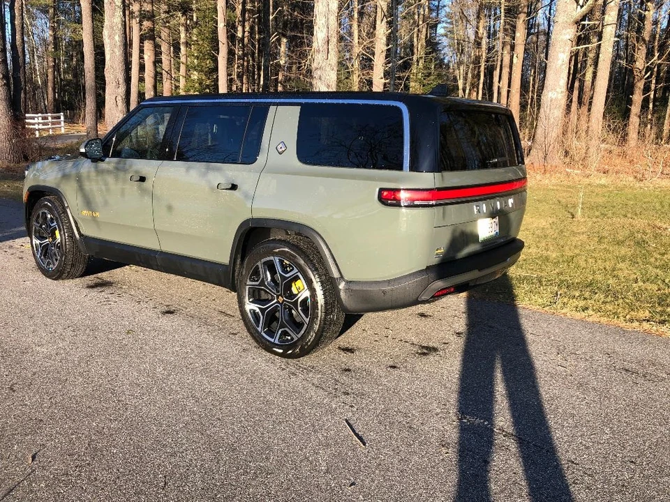 2022 Rivian R1S - Image 11 of 31
