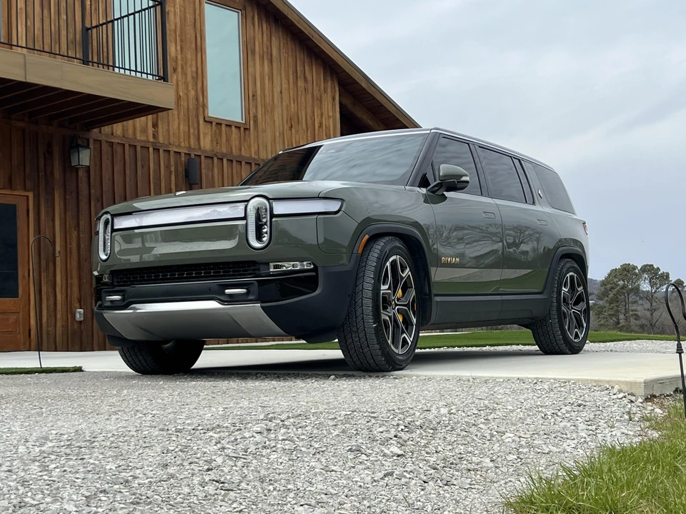 2022 Rivian R1S - Image 4 of 31