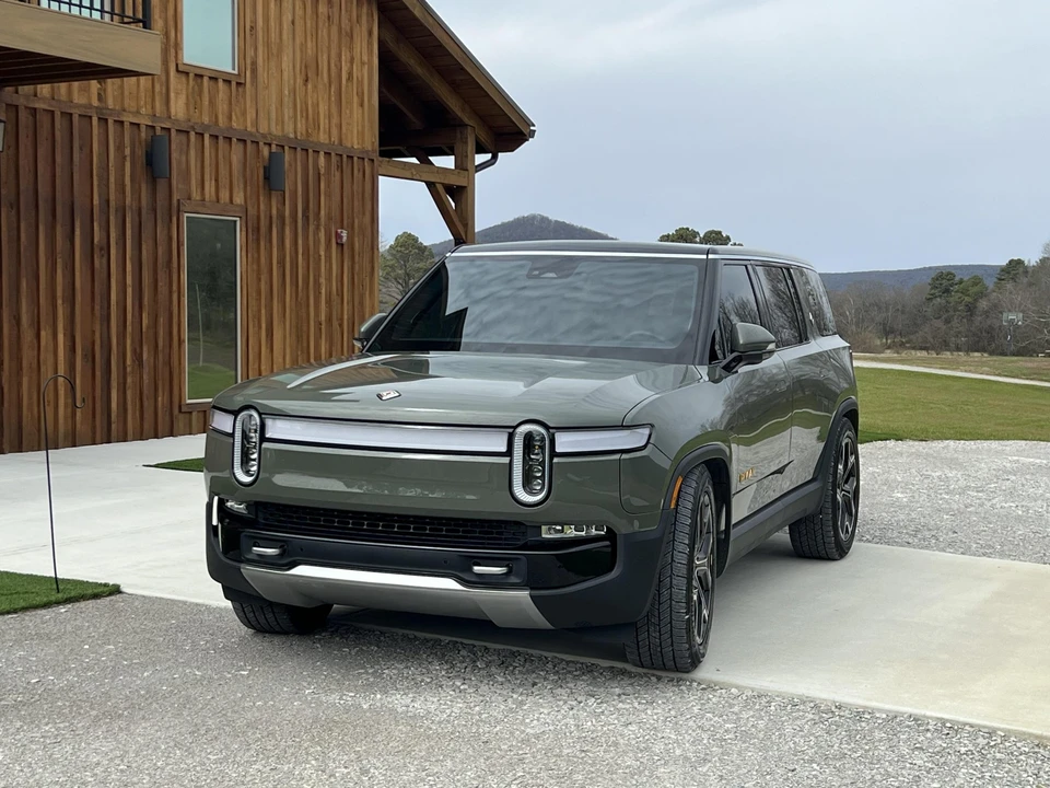 2022 Rivian R1S - Image 3 of 31