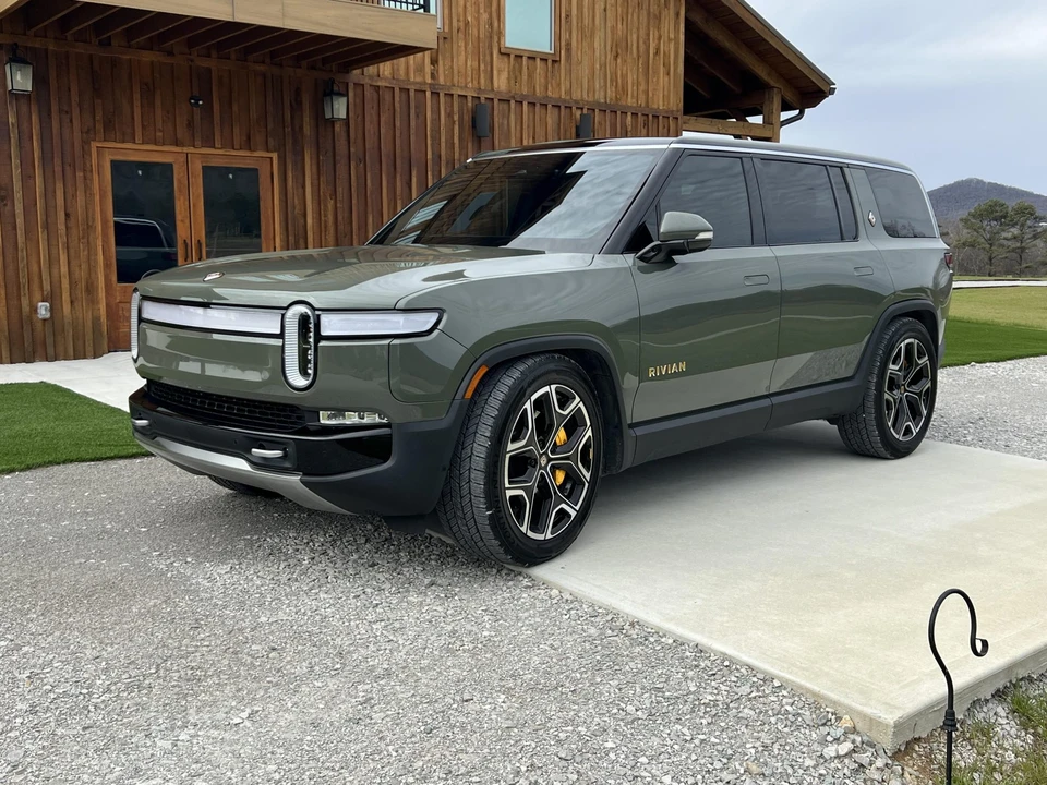 2022 Rivian R1S - Image 5 of 31