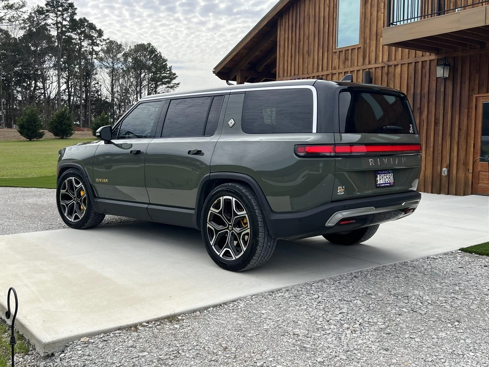 2022 Rivian R1S - Image 11 of 31