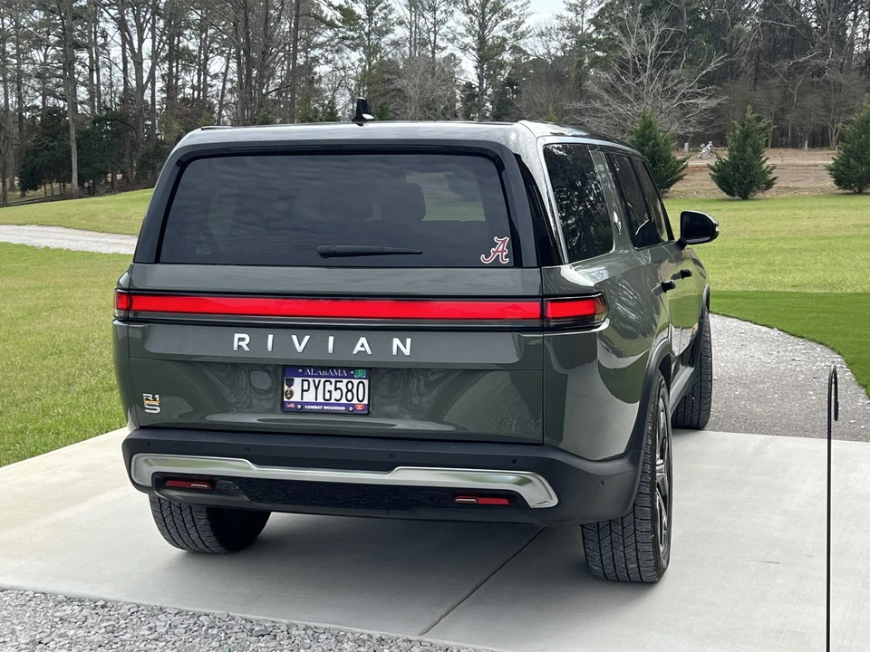 2022 Rivian R1S - Image 14 of 31