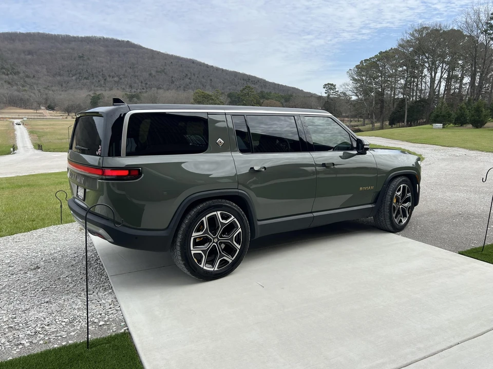 2022 Rivian R1S - Image 16 of 31