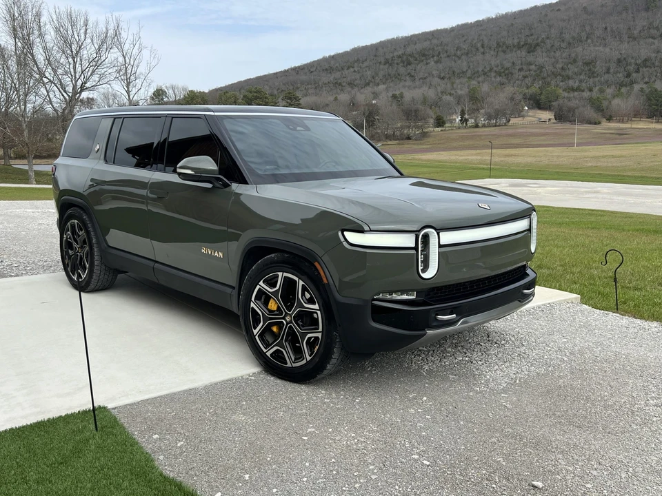 2022 Rivian R1S - Image 20 of 31