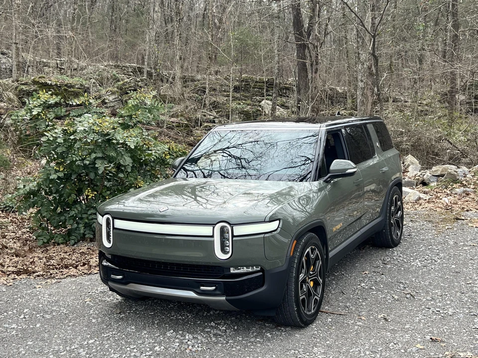 2022 Rivian R1S - Image 23 of 31