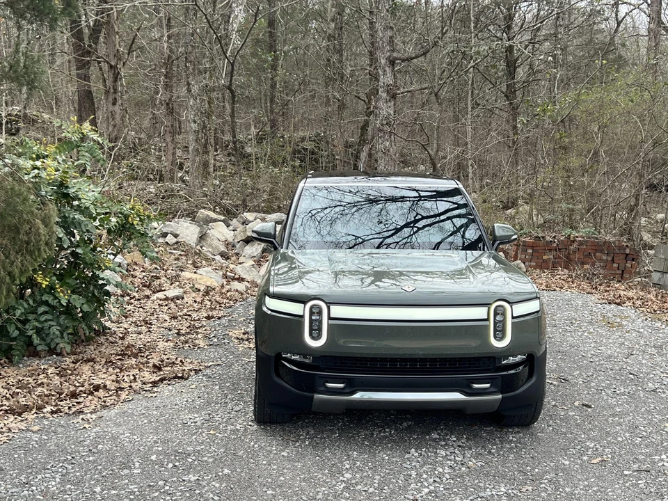 2022 Rivian R1S - Image 22 of 31