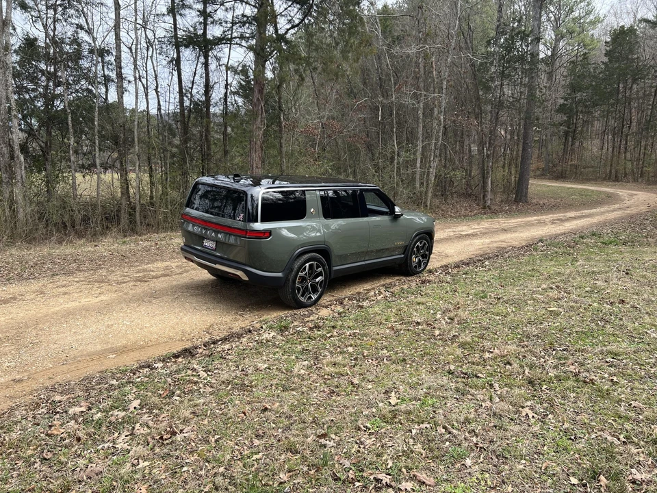 2022 Rivian R1S - Image 30 of 31