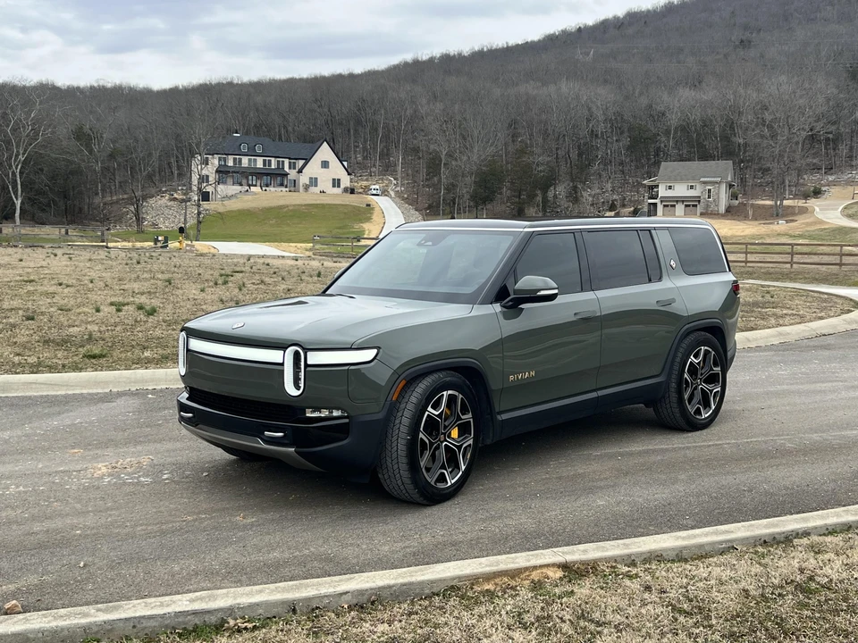 2022 Rivian R1S - Image 25 of 31