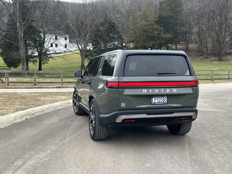 2022 Rivian R1S - Image 27 of 31