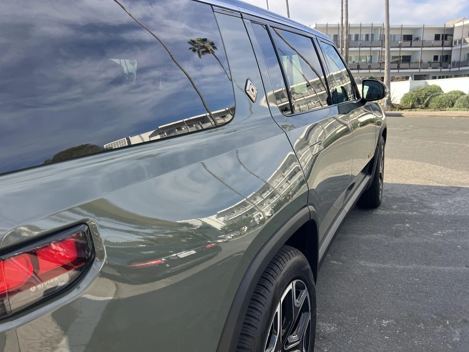 2022 Rivian R1S - Image 13 of 31