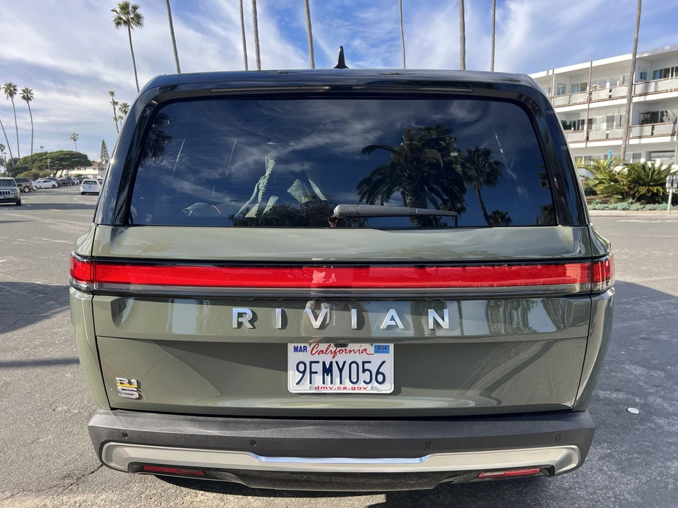 2022 Rivian R1S - Image 10 of 31