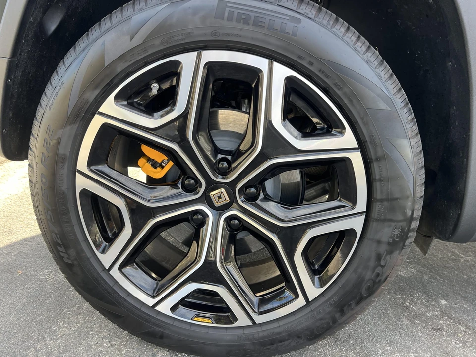 2022 Rivian R1S - Image 15 of 31