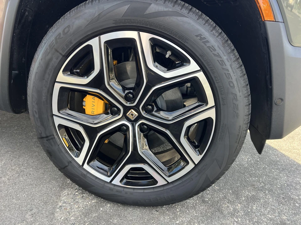 2022 Rivian R1S - Image 16 of 31