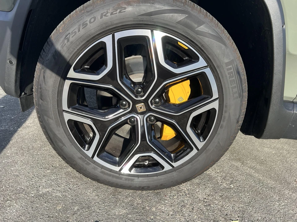 2022 Rivian R1S - Image 17 of 31