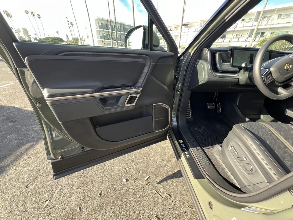 2022 Rivian R1S - Image 20 of 31