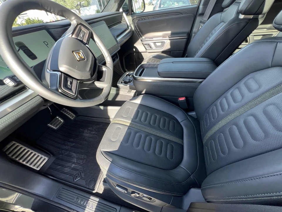 2022 Rivian R1S - Image 19 of 31